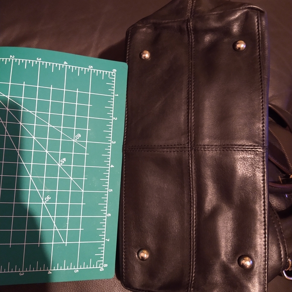 Tignanello Black Leather Shoulder Bag - Picture 9 of 9